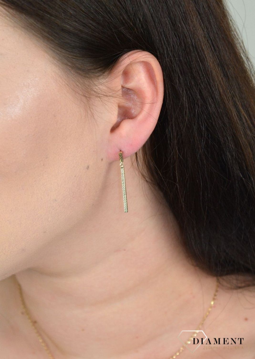 Złote kolczyki proste patyczki o grawerowanej powierzchni na sztyft KL 9463.jpg